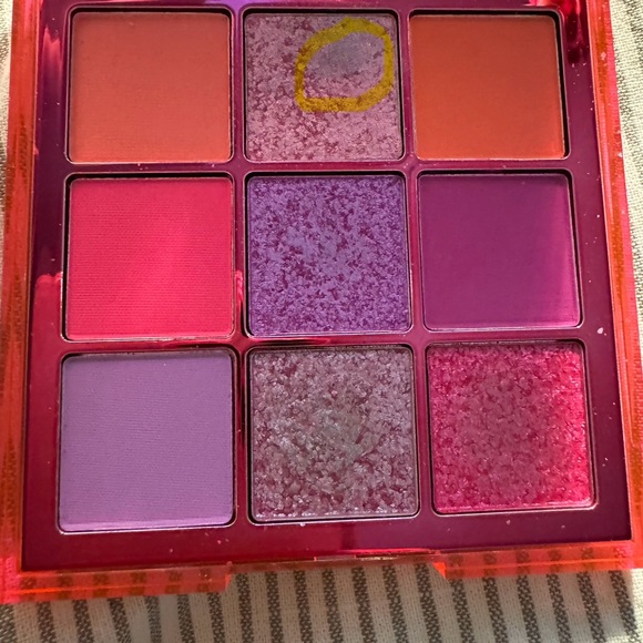 Huda Beauty Neon Pink Obsessions Eyeshadow Palette - Picture 3 of 4